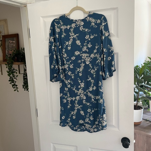 H&M Blue & White Floral Long Sleeve Lightweight Dress Size 4 Small - Picture 1 of 8